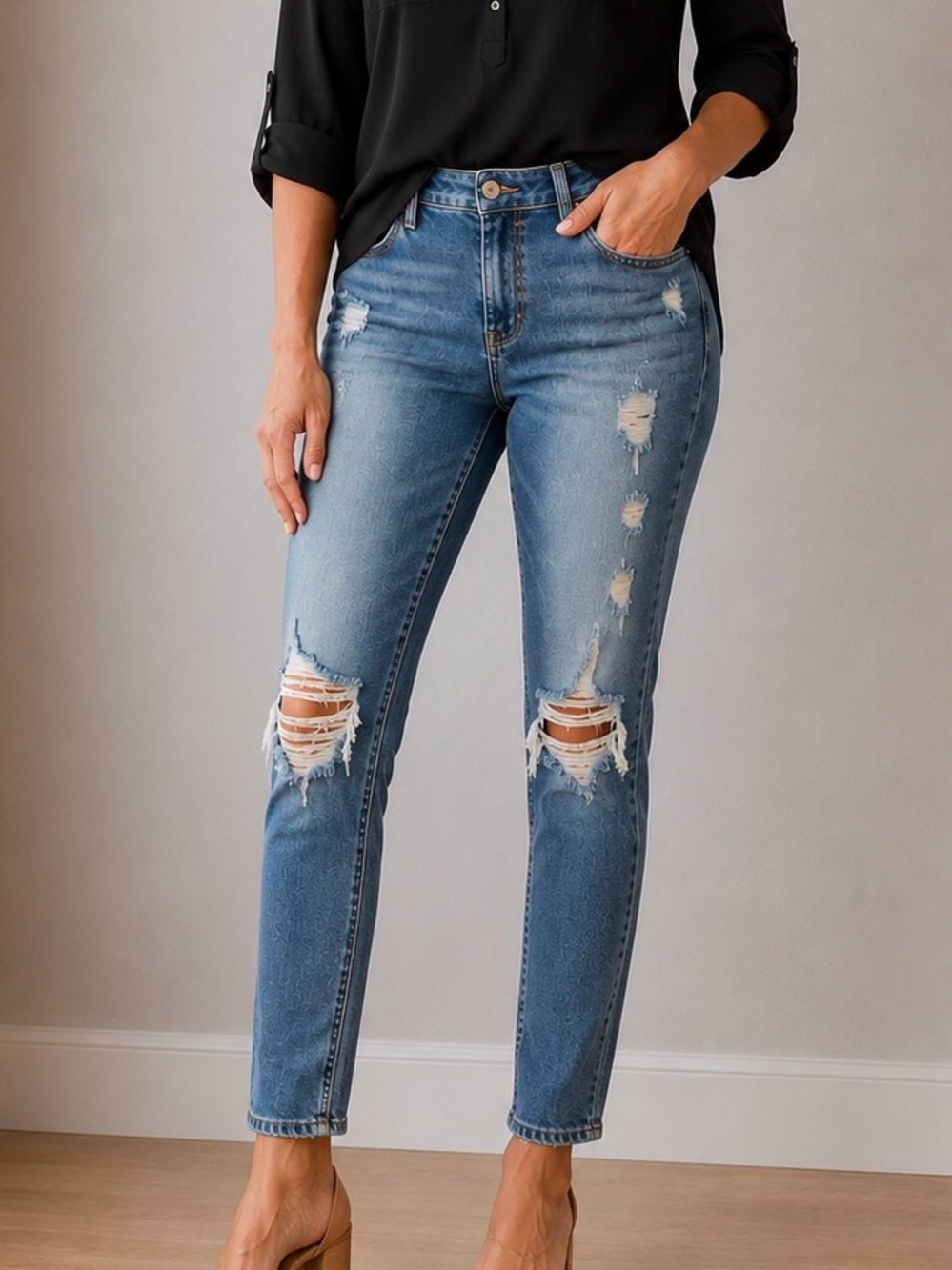 Hollister Jeans Size W24 L27 Ultra High Distressed Mom Light Wash Straight Leg